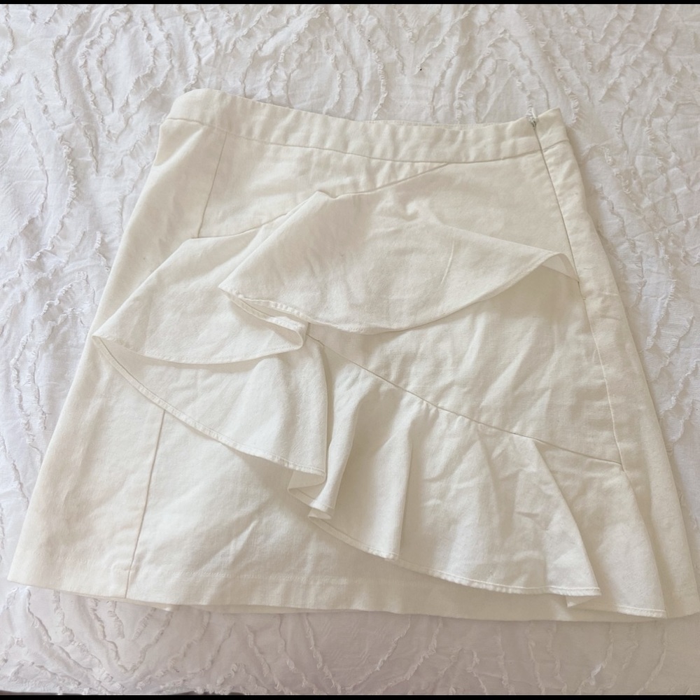 White ruffle mini skirt w/ zipper